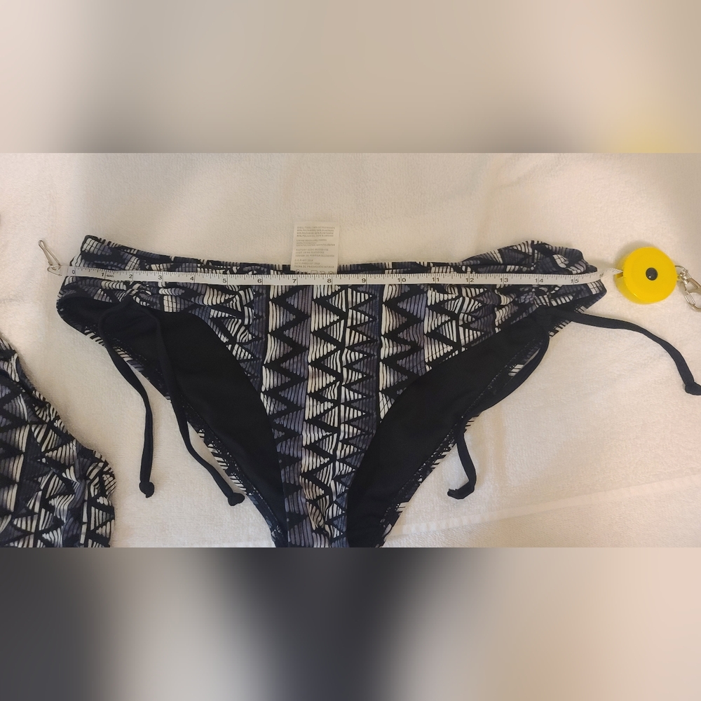 Ripzone Black&White Geometric Bikini Set Size M - Picture 13 of 13